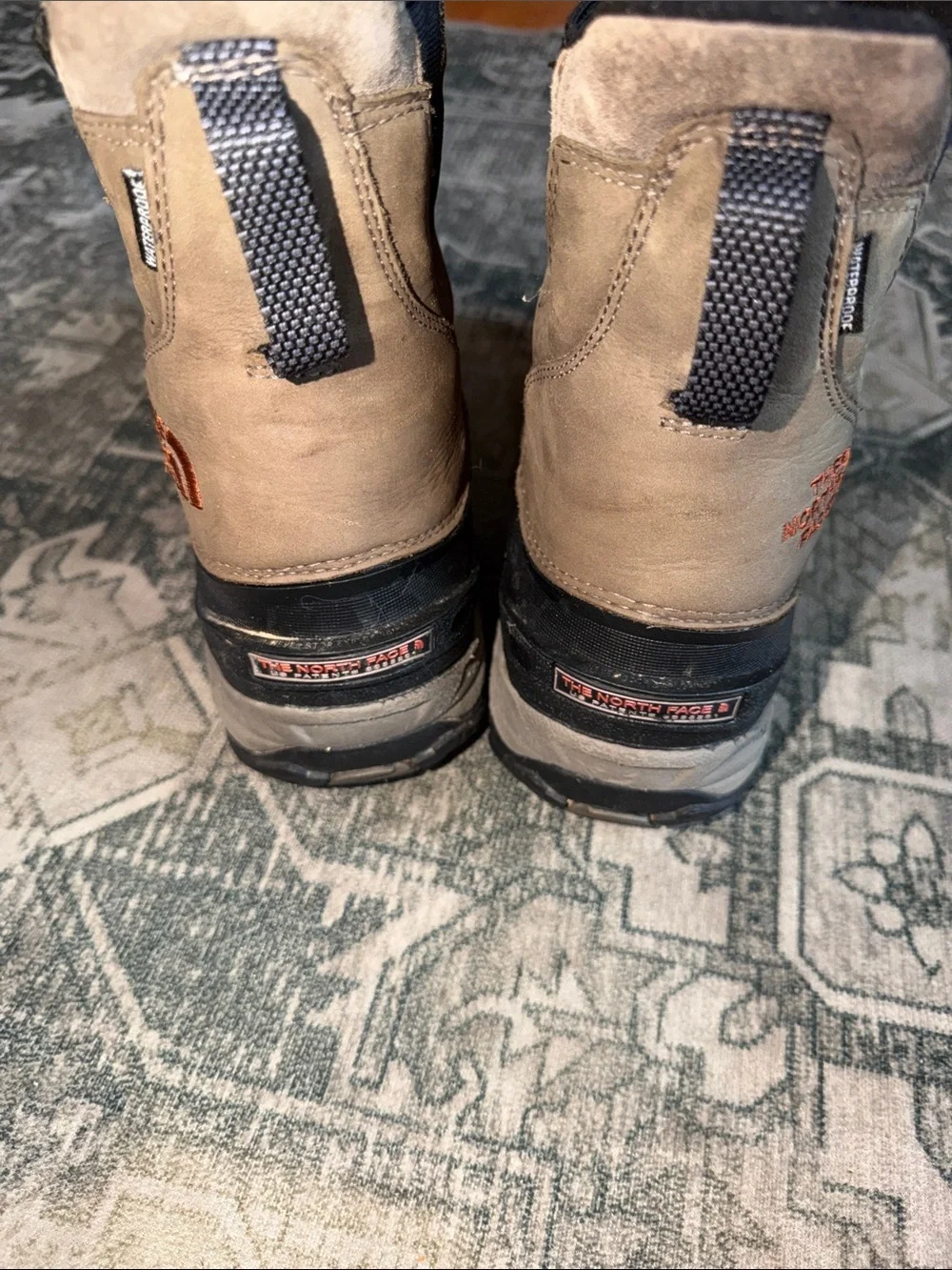 The North Face men’s Arctic pull on 2 Tan Black Insulated Snow Boots